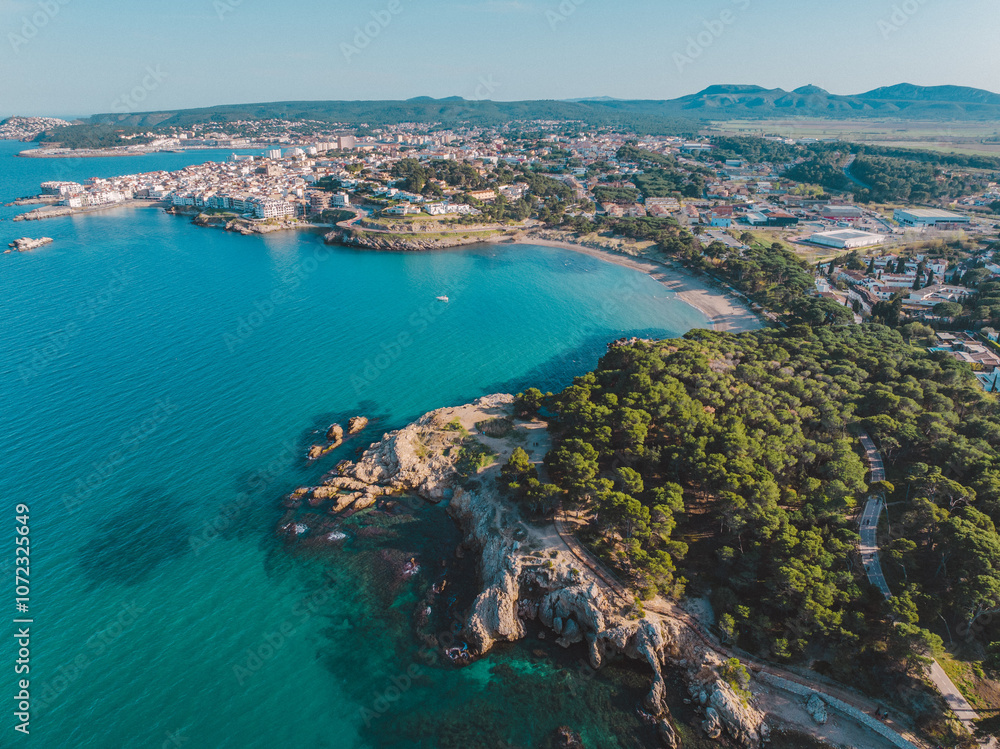 Paysage marin et falaise, Côte Espagnole, nature, calanques, paysage méditerranéen. Paysage marin et falaise, Côte Espagnole, nature, calanques, paysage méditerranéen.