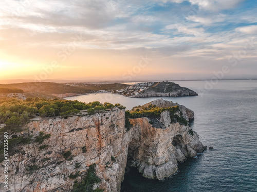 Paysage marin et falaise, Côte Espagnole, nature, calanques, paysage méditerranéen. photo