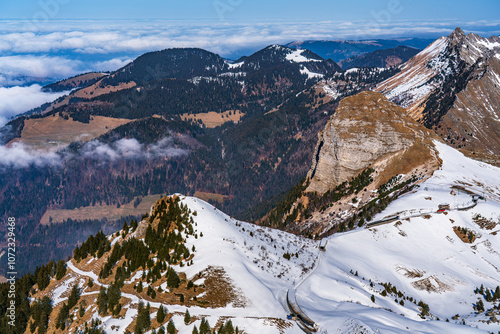 Obraz na płótnie View on winter mpuntains from Rochers-de-Naye peak, Montreux, Alps. w salonie