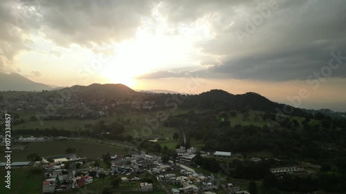 Bello atardecer en los bosques del sur de la Ciudad de México