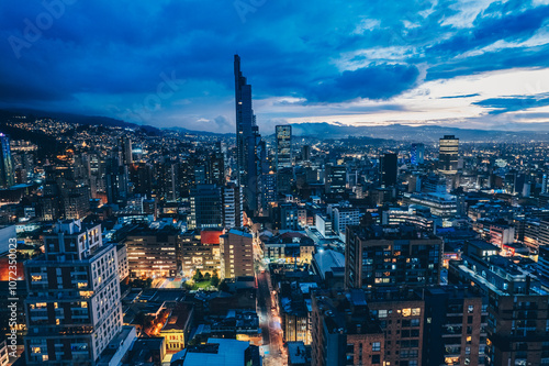 Obraz na płótnie Paisaje urbano nocturno de la ciudad de Bogotá, Colombia w salonie