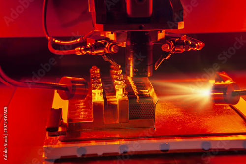 Fotografie Checking gemstones using infrared spectroscopy machine, diamond cutting factory,