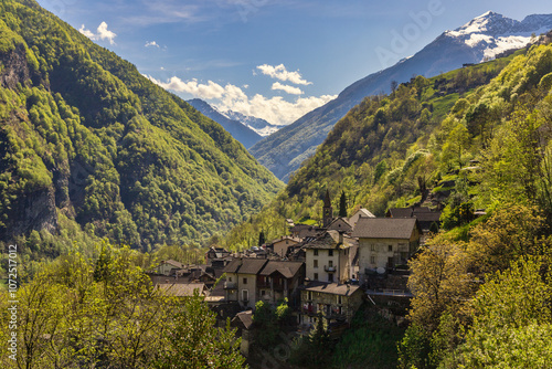 Dorf Brontallo im Val Lavizzara, Tessin photo