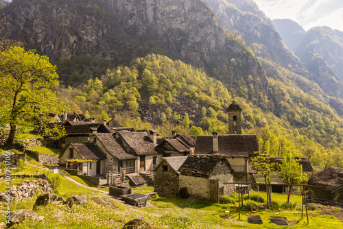 Dorf Foroglio zur goldenen Stunde mit typischen Rustico photo