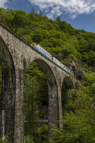 Centovallibahn auf Viadukt bei Verdasio