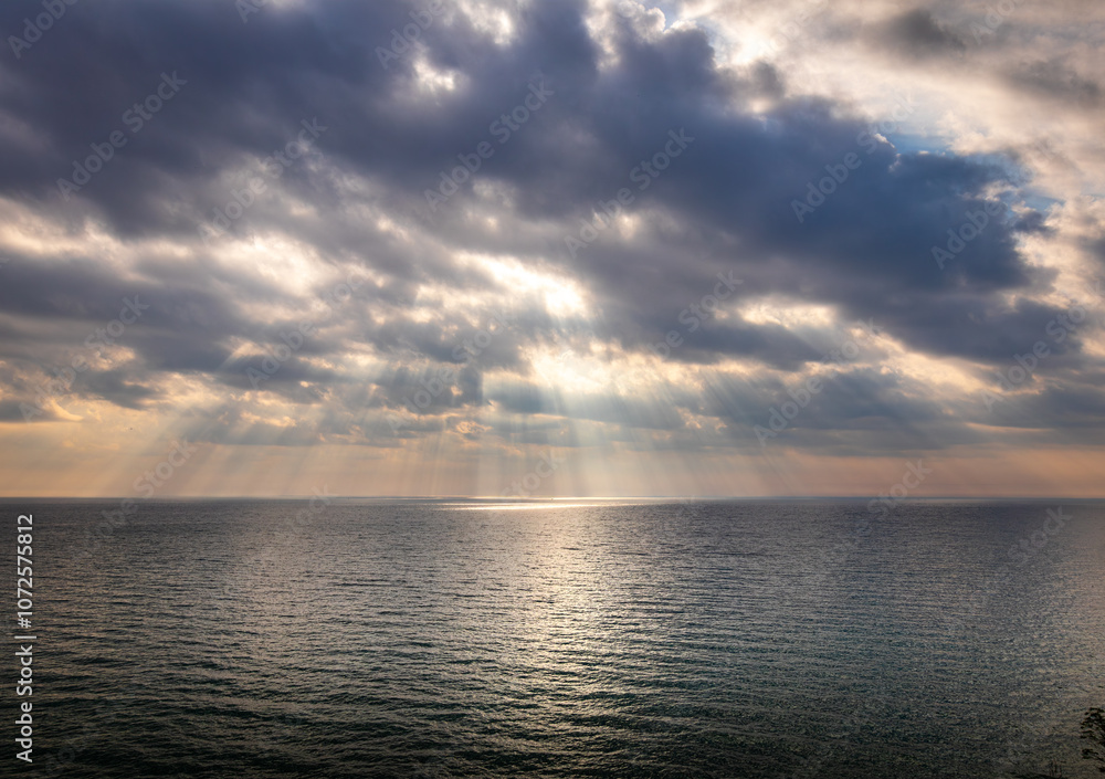 Naklejka premium Sky replacement dramatic clouds with sun rays poking through