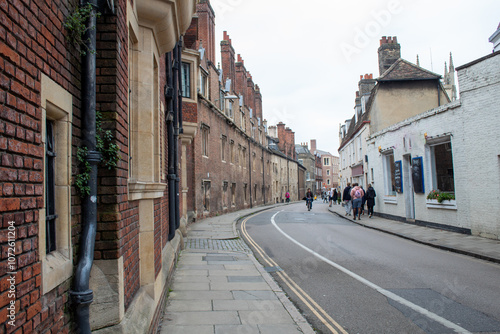 Fototapeta Naklejka Na Ścianę i Meble -  view of the old streets of  Cambridge