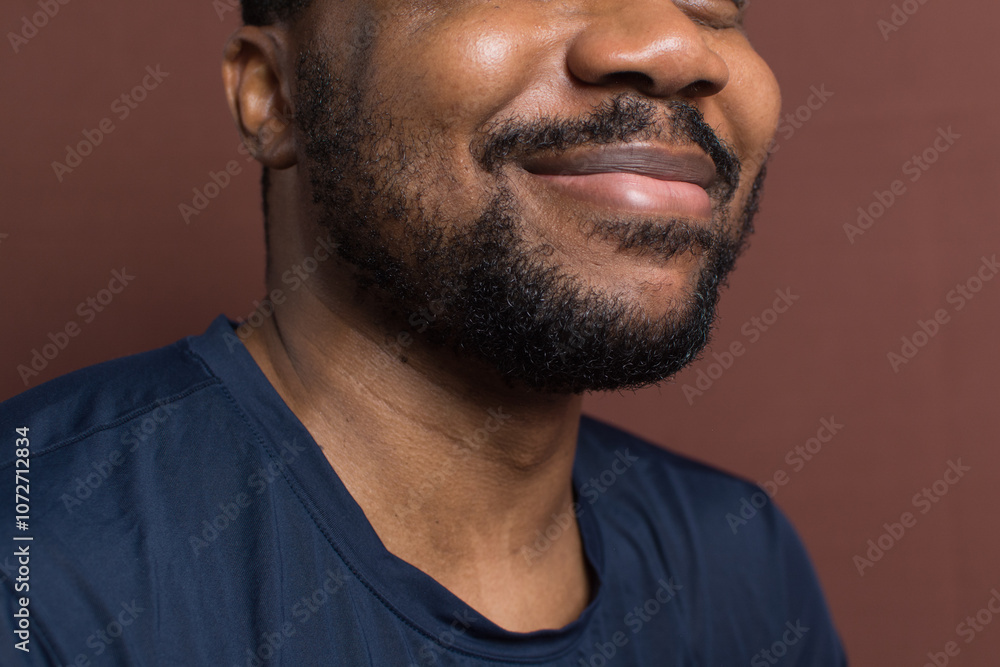 Obraz premium Brown skin man with even skin and a full beard and moustache, Round faced light skin man with facial hair