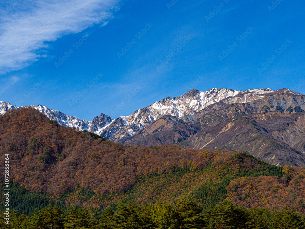 快晴の空と冠雪の北アルプス 長野県白馬村 快晴の空と冠雪の北アルプス 長野県白馬村