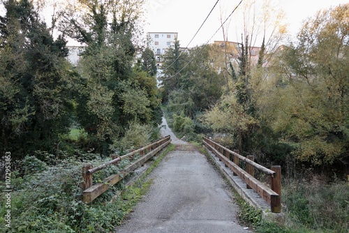 Obraz na płótnie Carpinone - Ponticello sul Torrente Carpino da Via Fiume w salonie