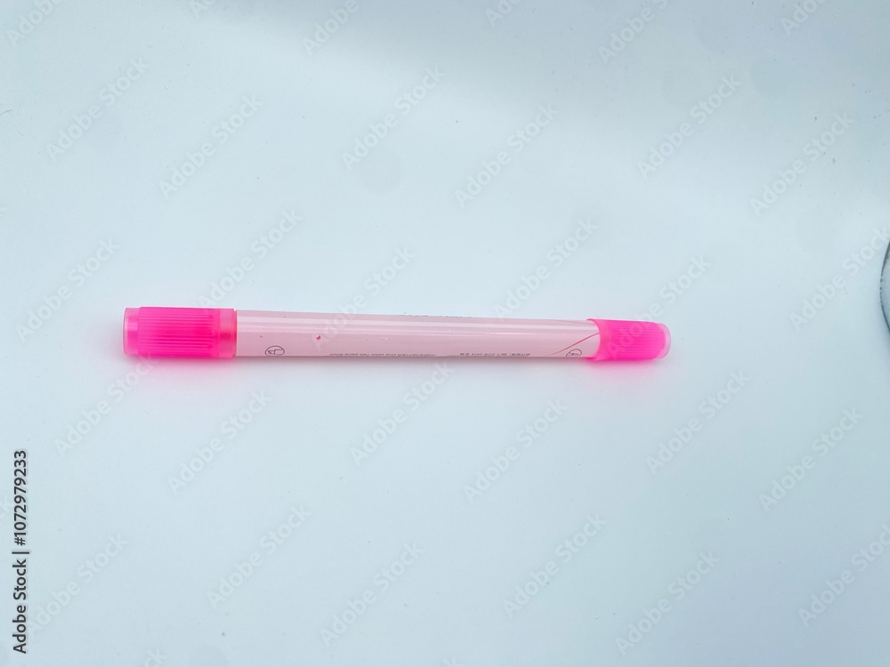 A pink pen with a transparent body and bright pink caps, showcasing a sweet and adorable stationery style. A pink pen with a transparent body and bright pink caps, showcasing a sweet and adorable stationery style.