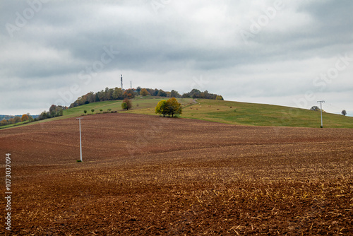 Eine herbstliche Fahrradtour durch den Thüringer Wald auf dem Mommelstein Radweg zwischen Schmalkalden und Brotterode - Thüringen - Deutschland photo