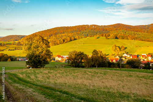 Obraz na płótnie Kleiner Herbst Spaziergang vor der Haustür in Schmalkalden bei einem herrlichen Sonnenuntergang - Thüringen - Deutschland w salonie