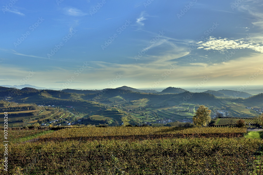 Herbstlandschaft bei Vogtsburg im Kaiserstuhl Herbstlandschaft bei Vogtsburg im Kaiserstuhl