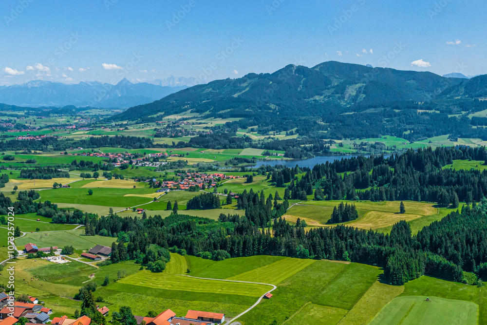 Blick auf die Naturlandschaft am Allgäuer Alpenrand bei Mittelberg Blick auf die Naturlandschaft am Allgäuer Alpenrand bei Mittelberg