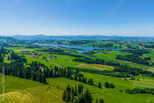 Das sommerliche Allgäu rund um den Kurort Oy-Mittelberg von oben