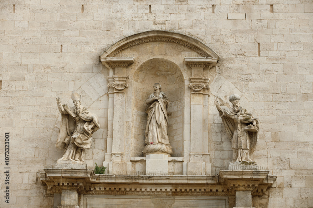 Obraz premium Element of the facade in the historical center of Bari