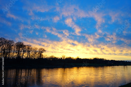 Abendstimmung an der Elbe in Dresden photo