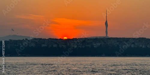 Obraz na płótnie Beautiful and colorful sunrise over Marmara sea in Istanbul, Turkey w salonie