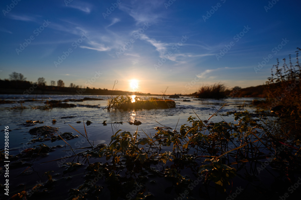 Obraz premium Beautiful Sunset by the River on a Sunny Summer Day with Stunning Bokeh Blur