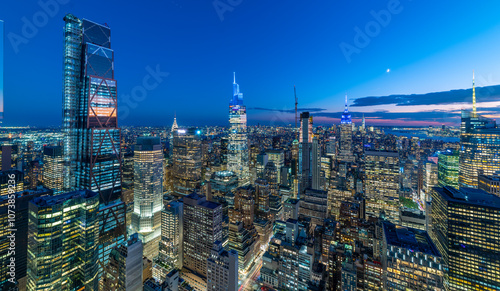 Obraz na płótnie Manhattan skyline by night under a clear sky w salonie