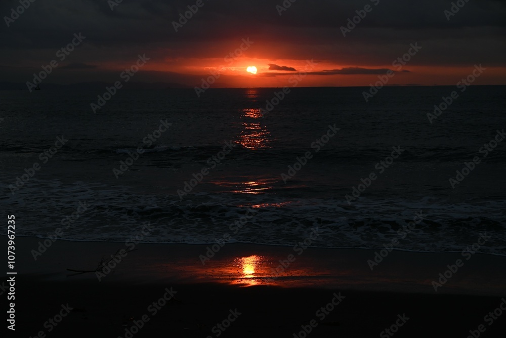 Obraz premium Scenery of sunrise at the seaside. Natural beauty background material.