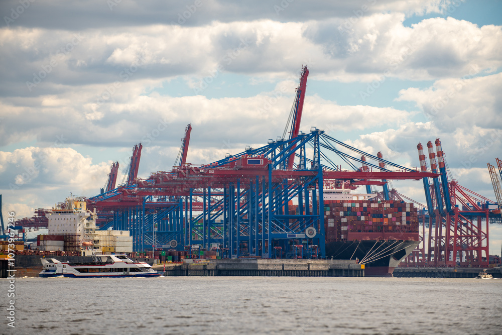 Obraz premium Container cargo ship in a commercial dock. New York container port. Ship container port. Container terminal in the port. Terminal port.