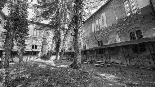 Wallpaper Mural The Dark and Mysterious Volterra Asylum: Exploring Its Abandoned Corridors and Haunting Architecture Torontodigital.ca