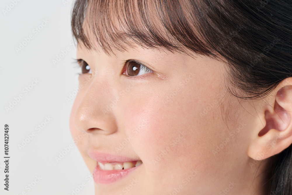 白背景,日本人女子中学生,笑顔 白背景,日本人女子中学生,笑顔