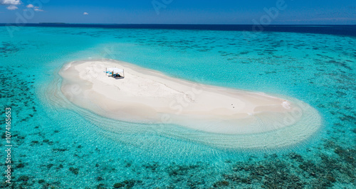 Bild auf Leinwand Sandbank experience with picnic in Gaafu Dhaalu Atoll Maguhdhuvaa Island, Maldiv