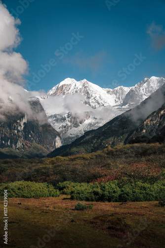 great himalaya trails in the mountain region of nepal during makalu base camp trek 