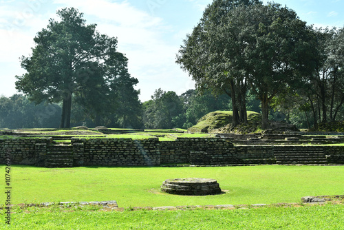 Plaza central en las ruinas de Iximché, Guatemala. Toma Horizontal. photo