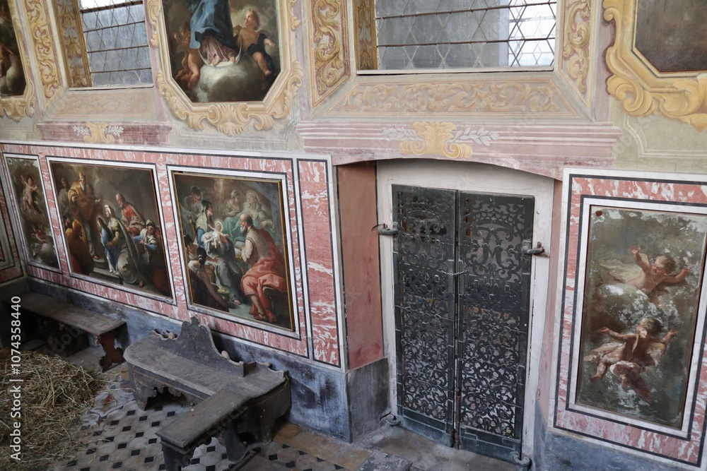 Napoli - Dipinti settecenteschi di Paolo De Matteis nella Cappella dell'Idra