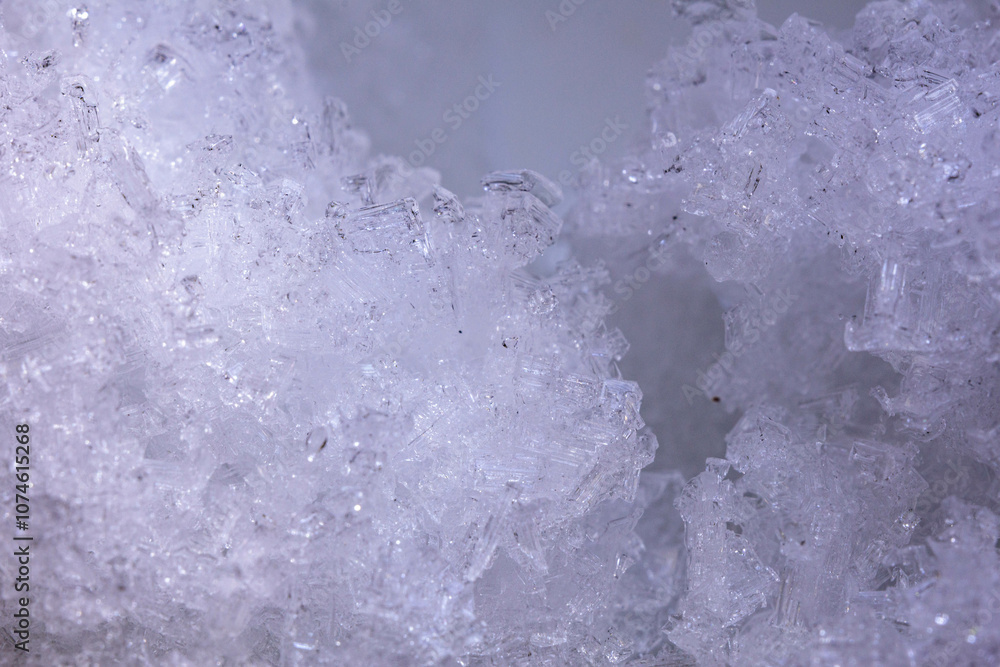 細かく砕いた氷の粒 細かく砕いた氷の粒