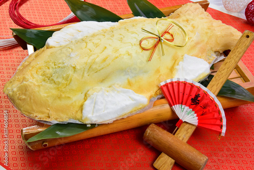 結婚式や結納のお祝いにめでたい鯛の塩釜焼き photo