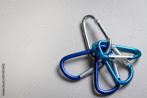 Four blue  D-Ring Locking colour carabiners connected to a silver carabiner, for key organization. Not for climbing