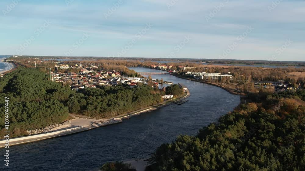 Panorama nadmorskiego miasta - Dziwnów Polska. Widok z góry z drona. Panorama nadmorskiego miasta - Dziwnów Polska. Widok z góry z drona.