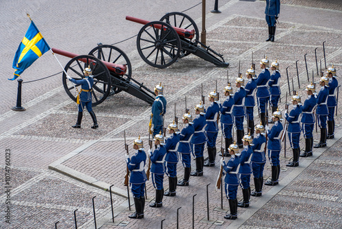 Bilde på lerret guards raise the flag of sweden