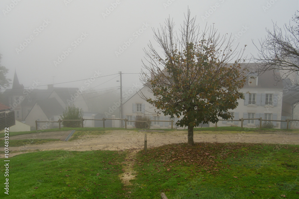 Obraz premium Sancerre, France. The cityscape of Sancerre shrouded in fog. November 01, 2024.