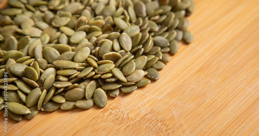 Obraz premium Close up view of pumpkin seeds.