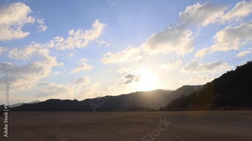 朝日と雲の流れ（大分県大分市）