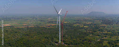 Foto Wind turbine being repaired