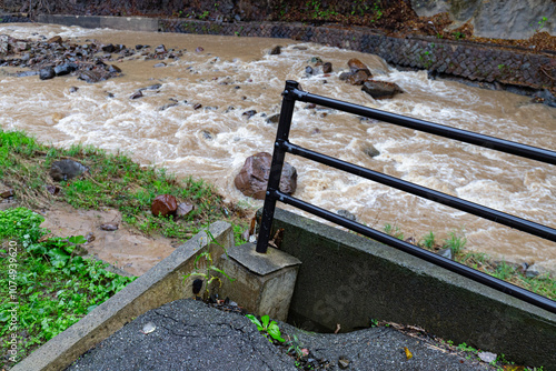 能登半島地震、大雨で濁る河川 photo