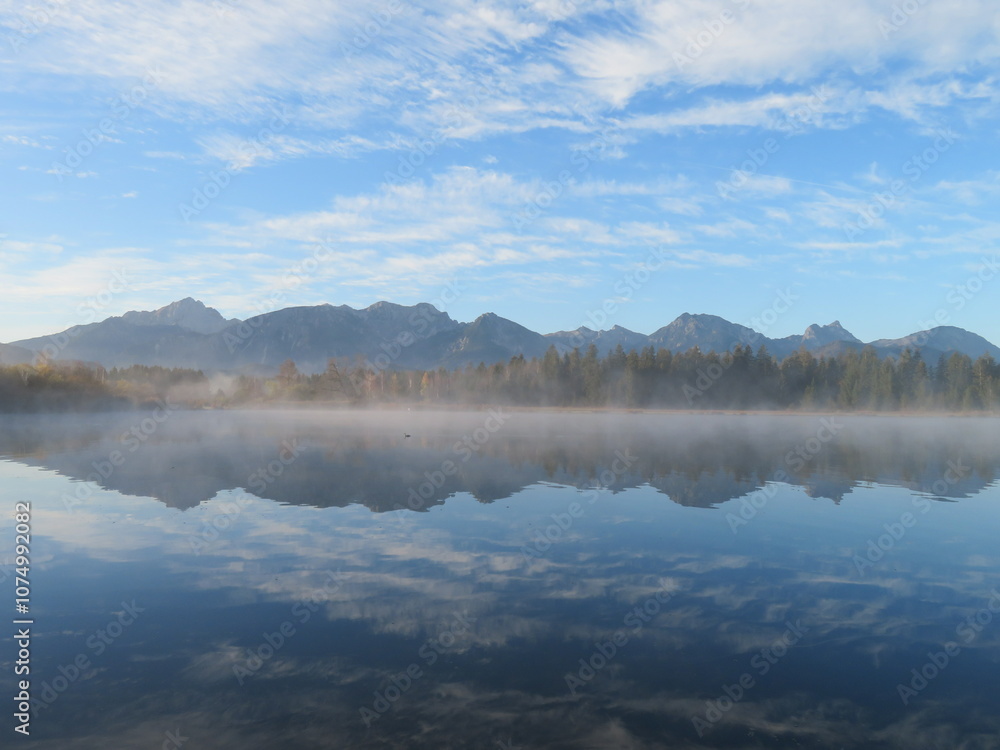 Fototapeta premium Hopfensee in Hopfen am See Herbst 2024