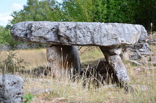 MÉGALITHE DOLMEN CAUSSES DU QUERCY