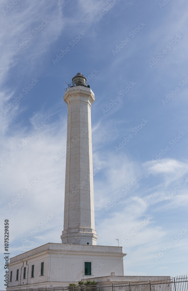 Blick auf den Leuchtturm von Santa Maria di Leuca, Apulien, Italien Blick auf den Leuchtturm von Santa Maria di Leuca, Apulien, Italien