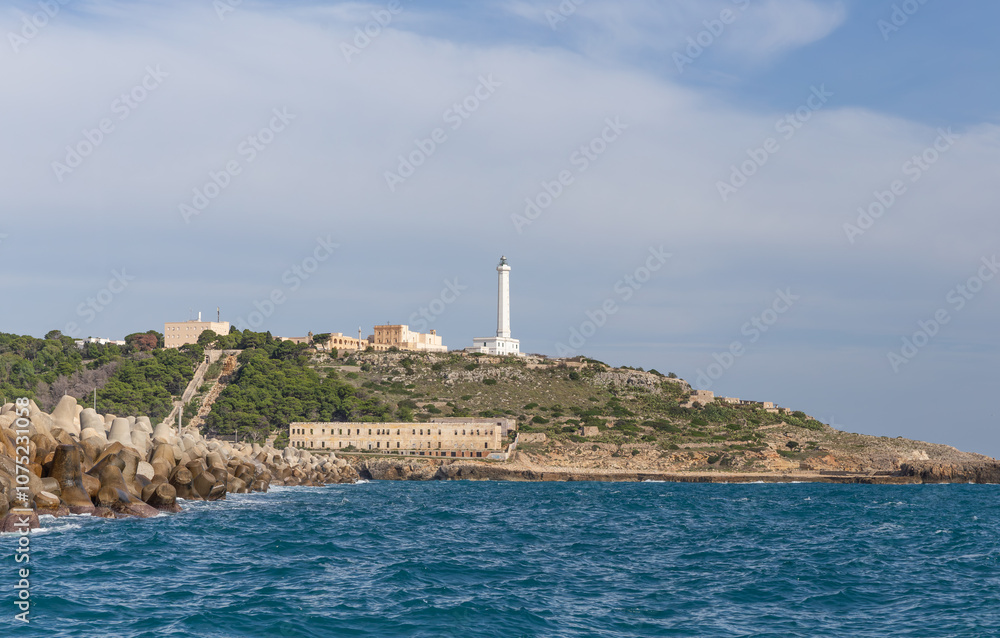 Blick auf den Leuchtturm von Santa Maria di Leuca, Apulien, Italien Blick auf den Leuchtturm von Santa Maria di Leuca, Apulien, Italien
