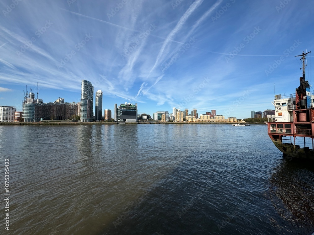 Naklejka premium Canary Wharf, London Skyscrapper View From Thames River