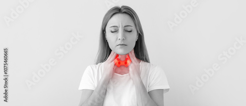 Woman with thyroid gland pr...