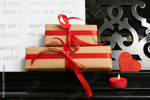 Note sheets with gifts for ...
